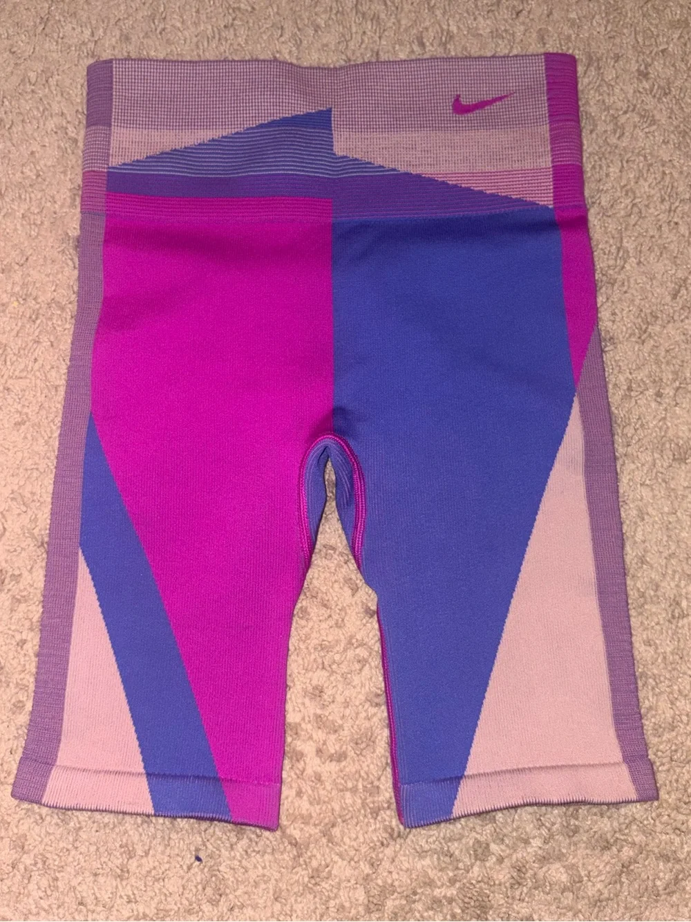 Nike Icon Clash women’s seamless training shorts